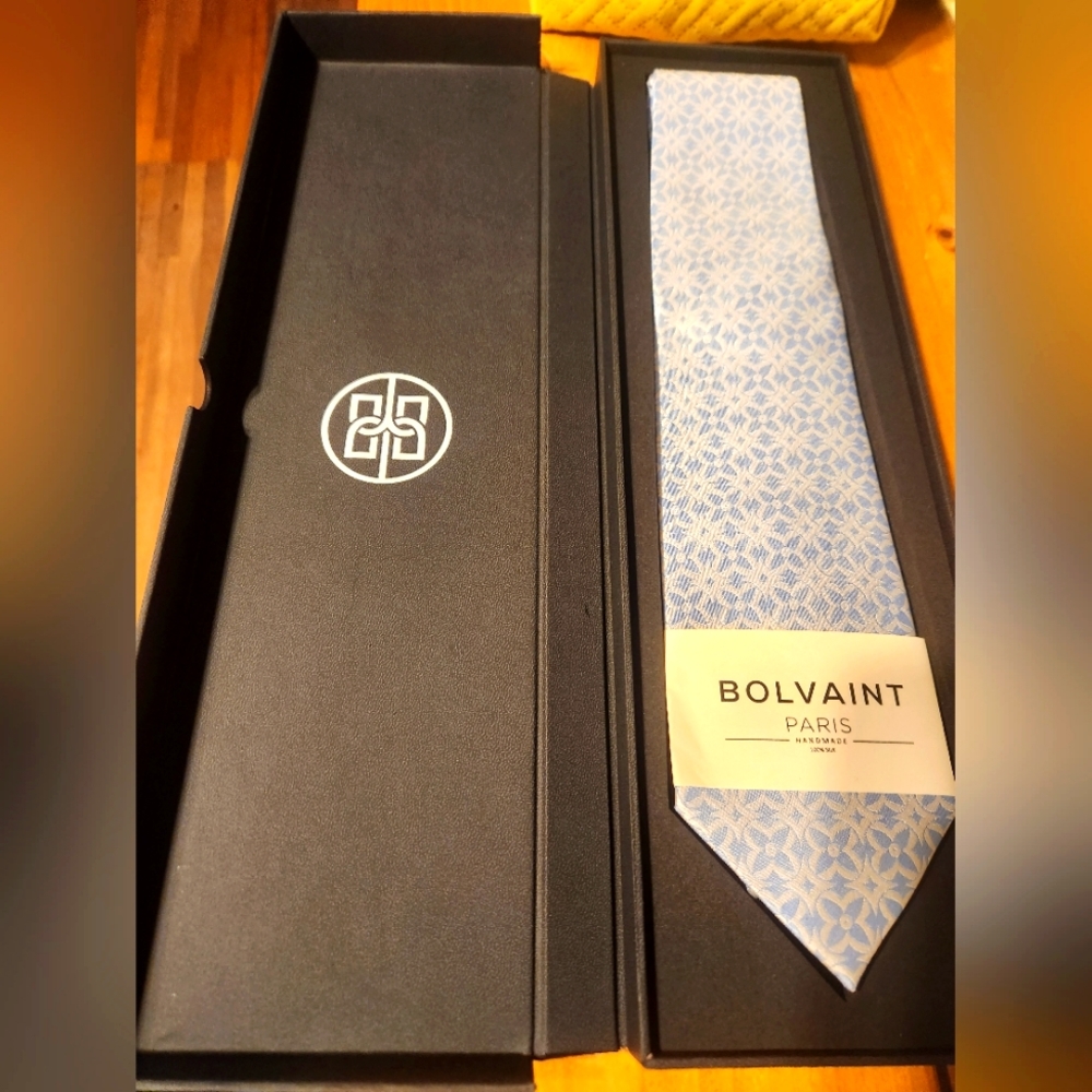 Bolvaint Paris Men Tabit Blue On White 100 Percent Silk Tie - New in Box